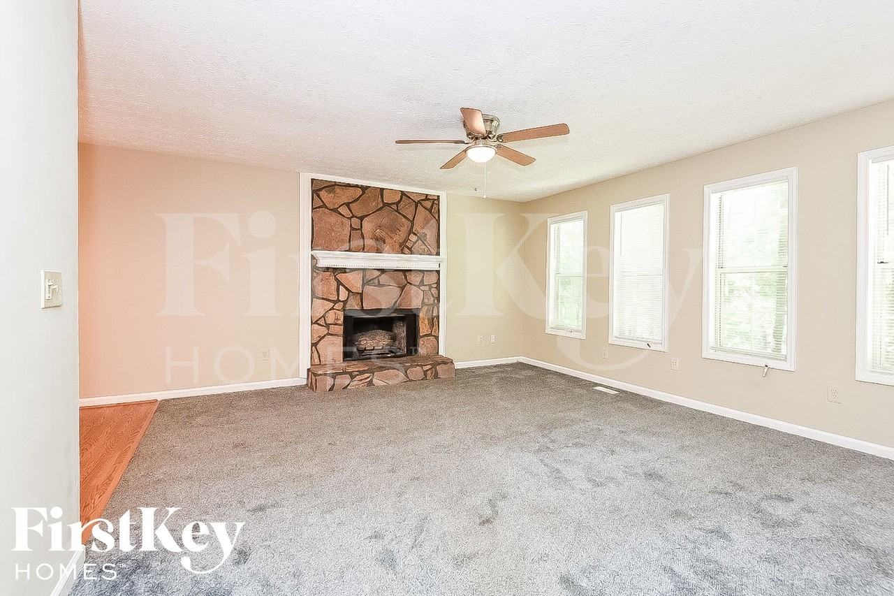 3954 Rock Mill Pkwy - Photo 4 of 15