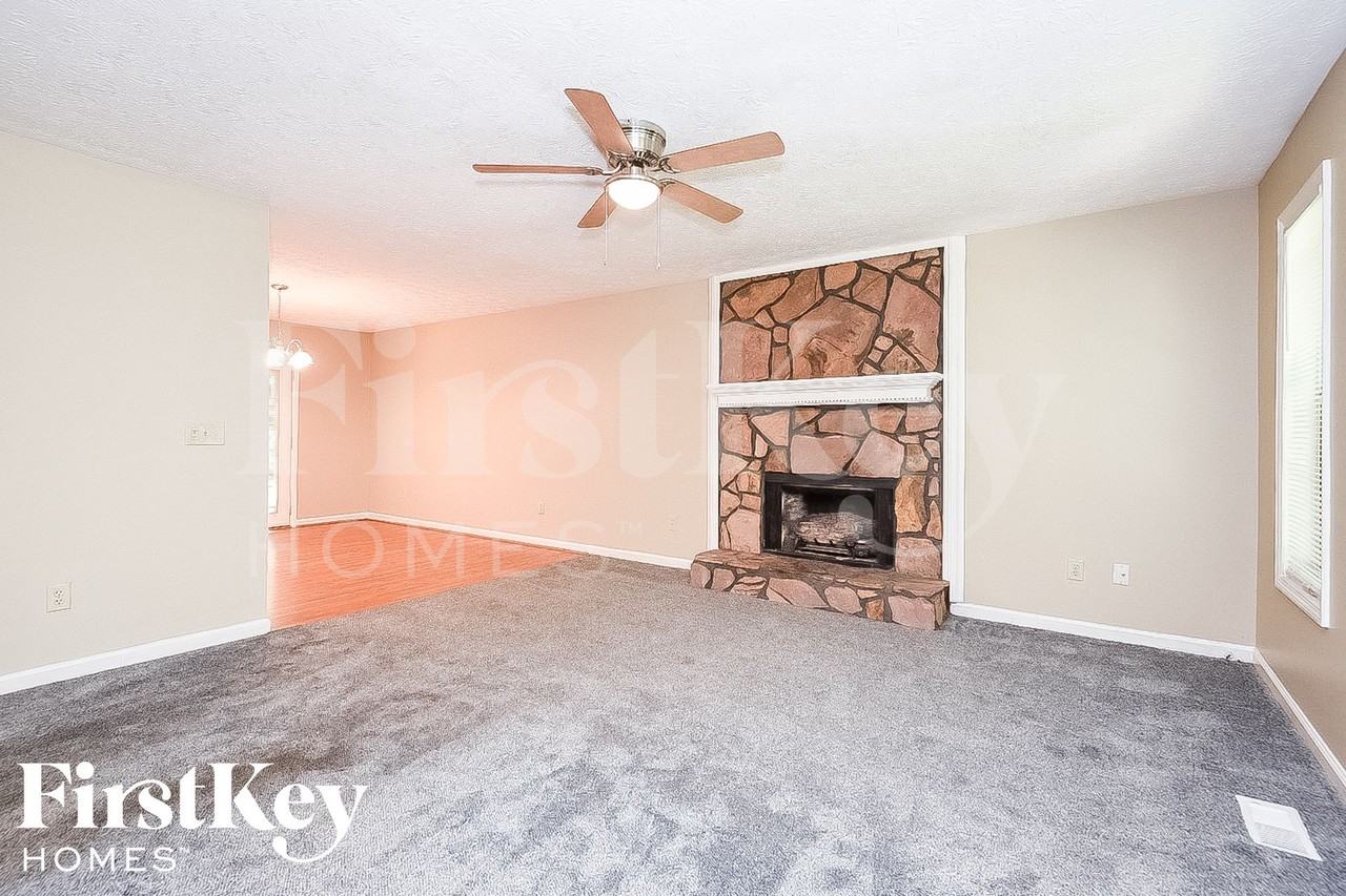 3954 Rock Mill Pkwy - Photo 5 of 15