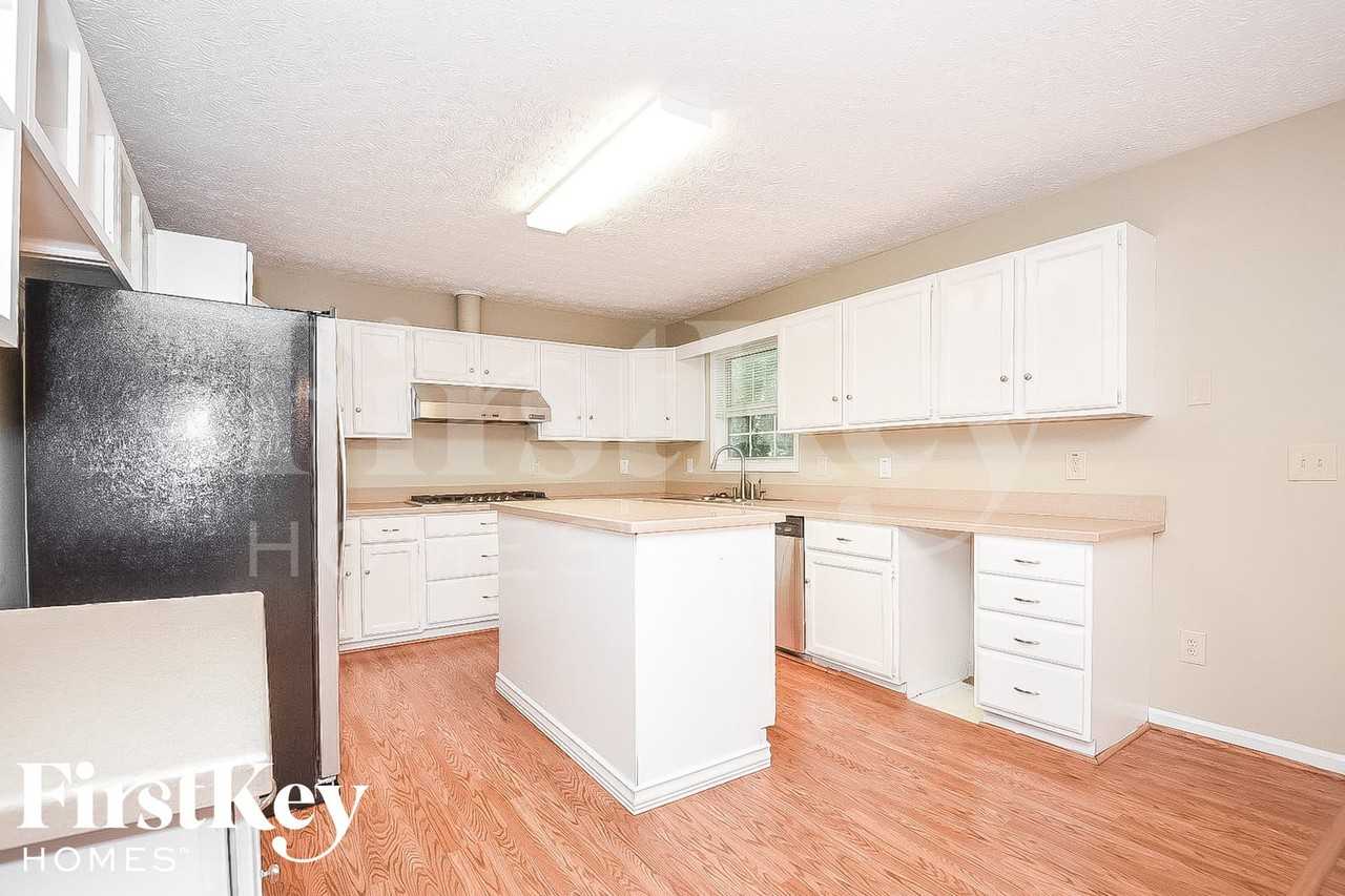 3954 Rock Mill Pkwy - Photo 7 of 15