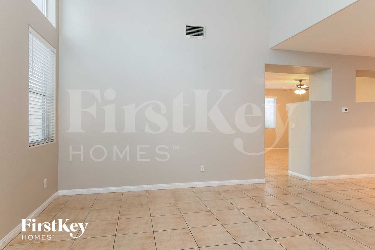 3932 Gold Point St - Photo 2 of 15