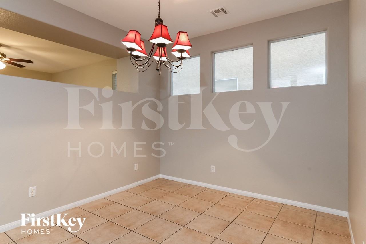 3932 Gold Point St - Photo 4 of 15