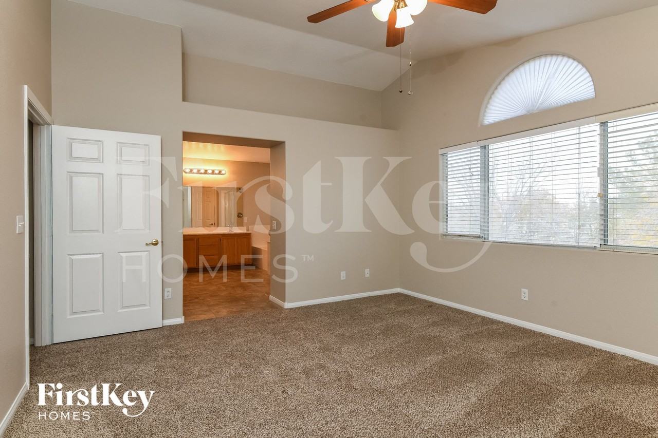 3932 Gold Point St - Photo 6 of 15