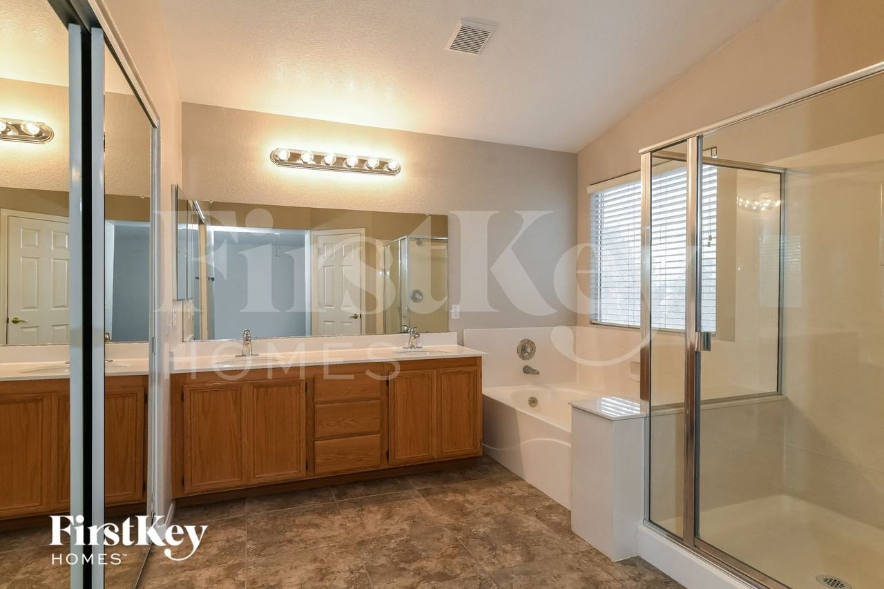 3932 Gold Point St - Photo 7 of 15
