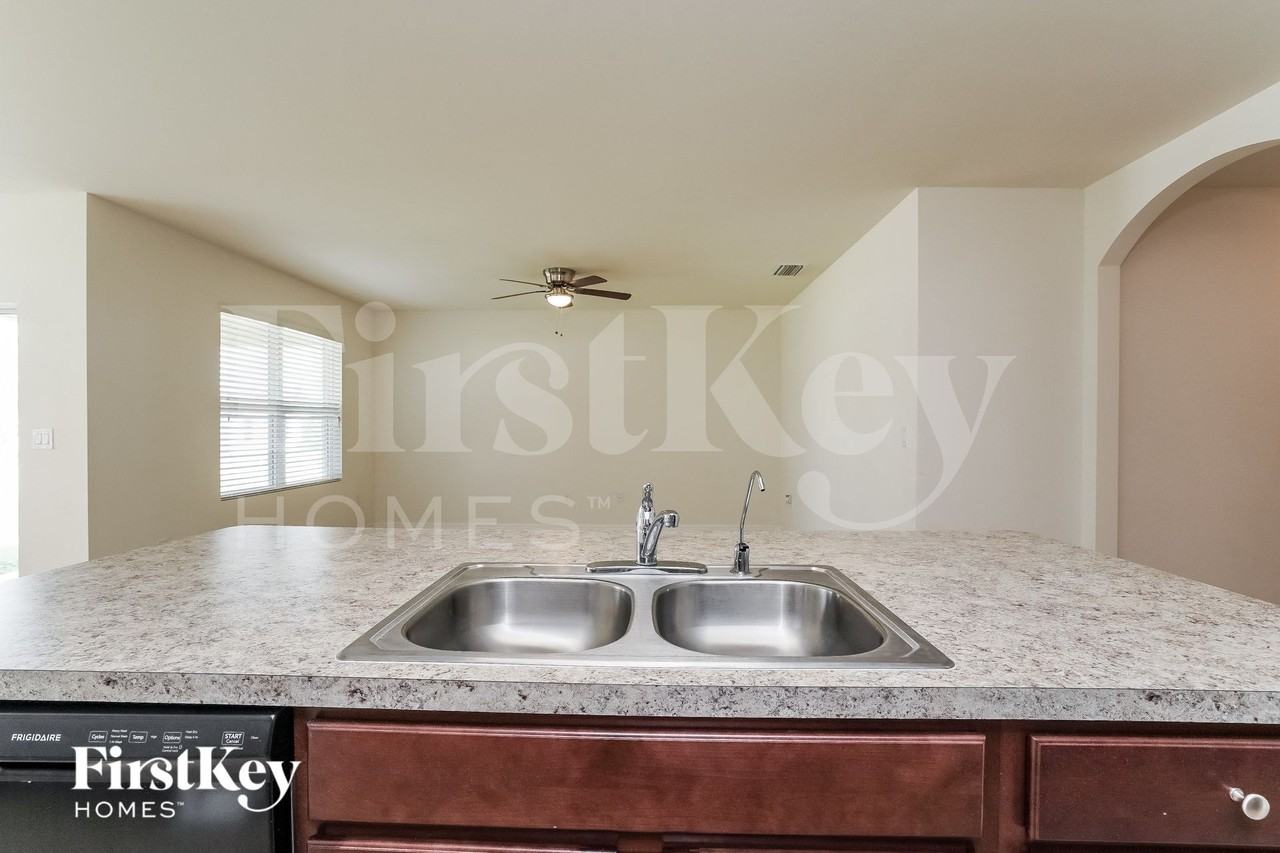 1723 Nw 2nd Ter - Photo 4 of 15