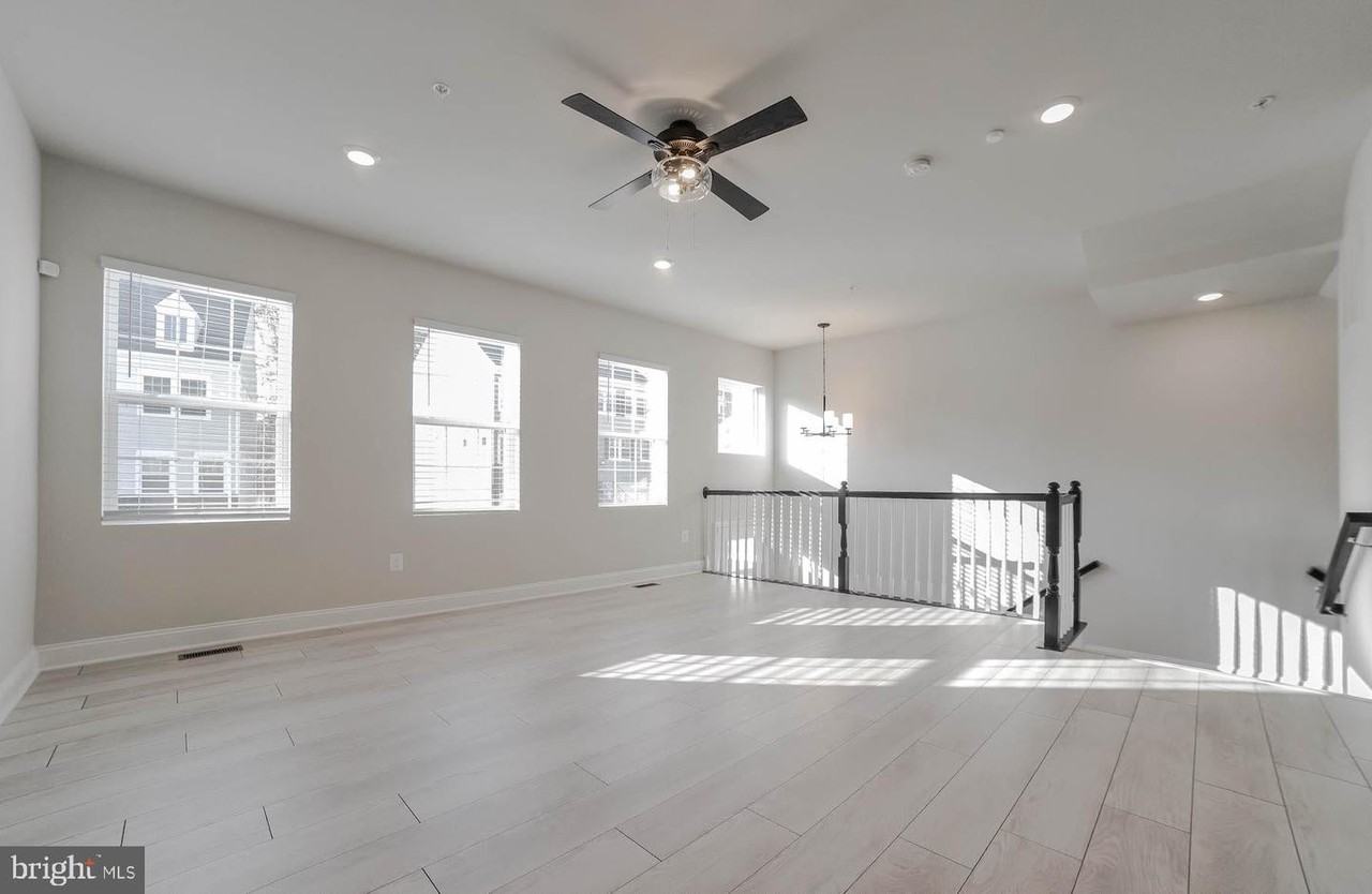 23861 Myrtle Glen Way - Photo 5 of 46