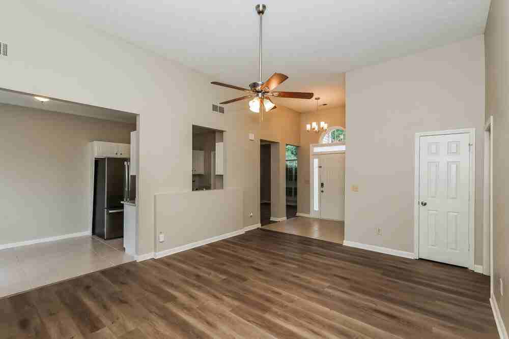 495 Anna Ave - Photo 5 of 16