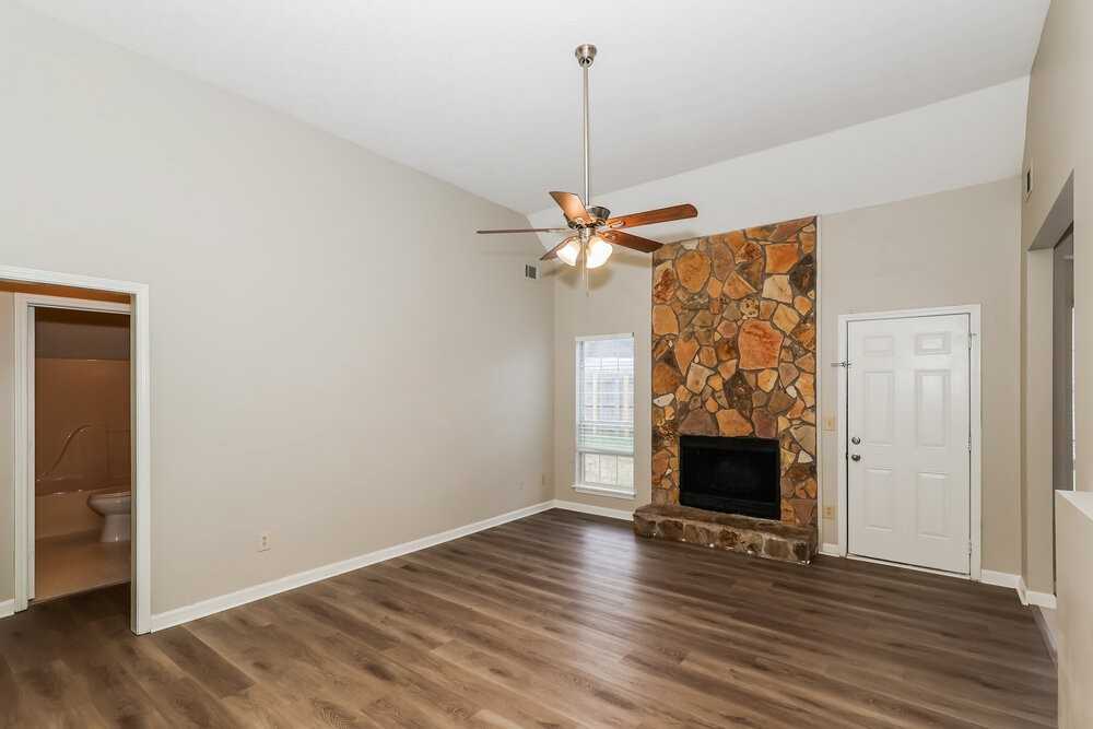 495 Anna Ave - Photo 6 of 16