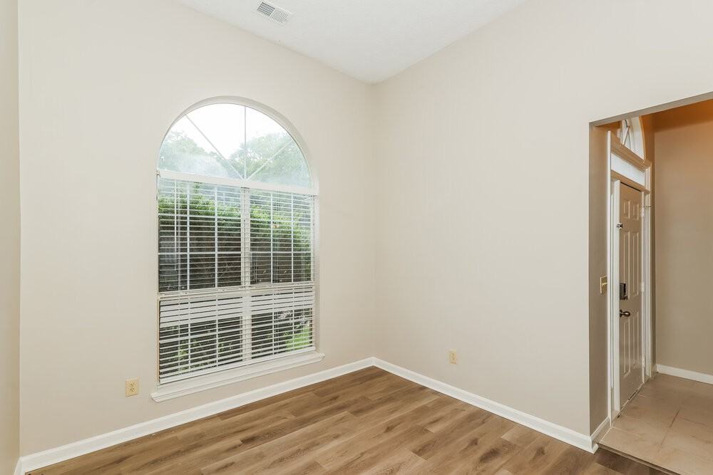 495 Anna Ave - Photo 7 of 16