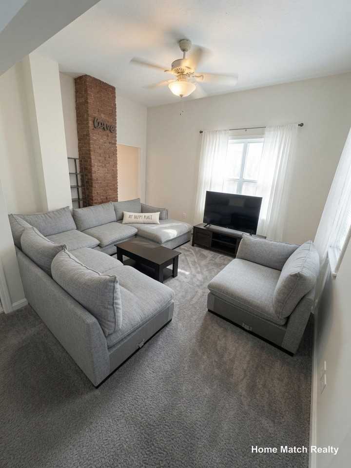 Madison St #37 - Photo 3 of 10