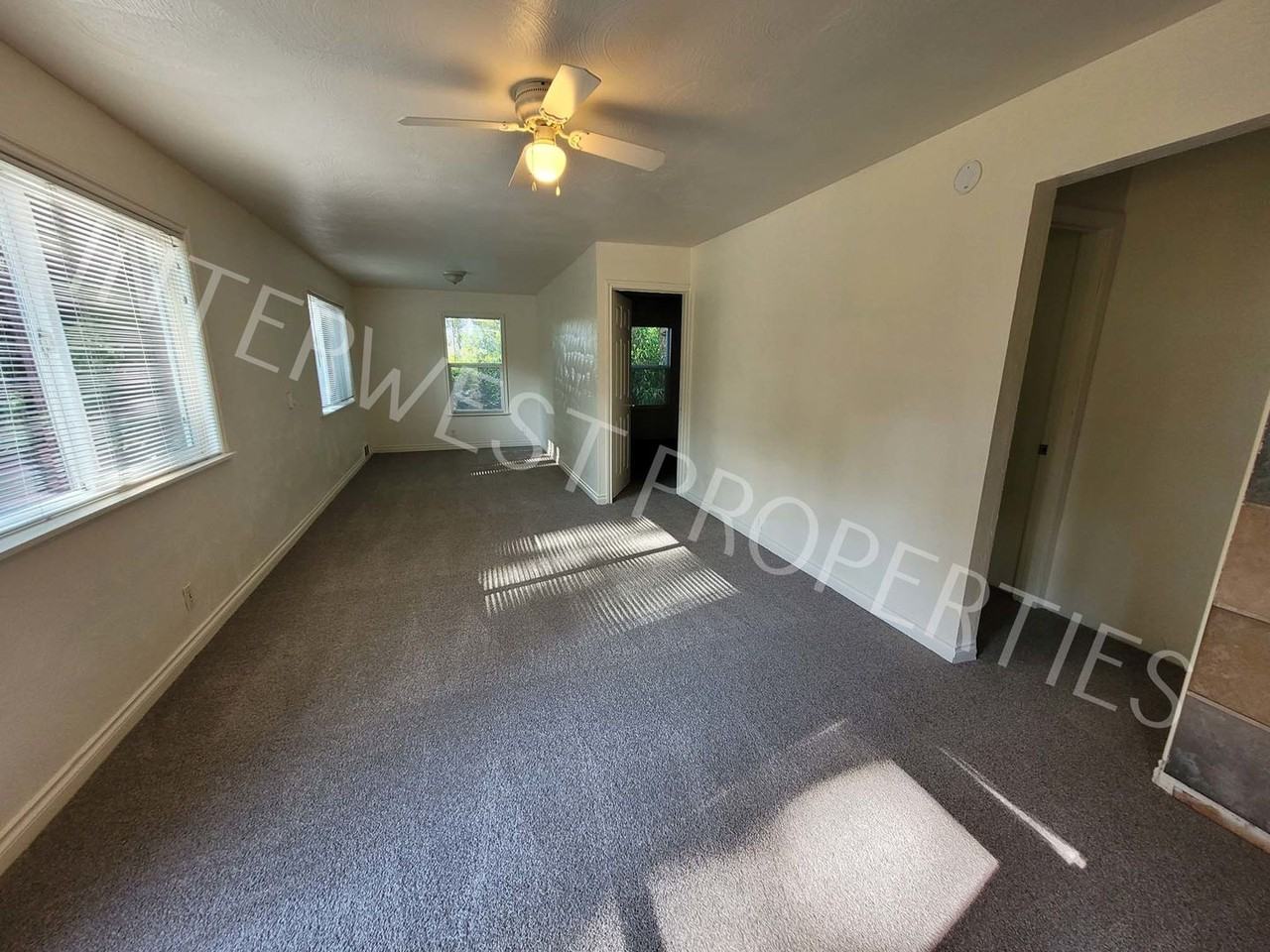 16045 Swan Ave - Photo 2 of 15