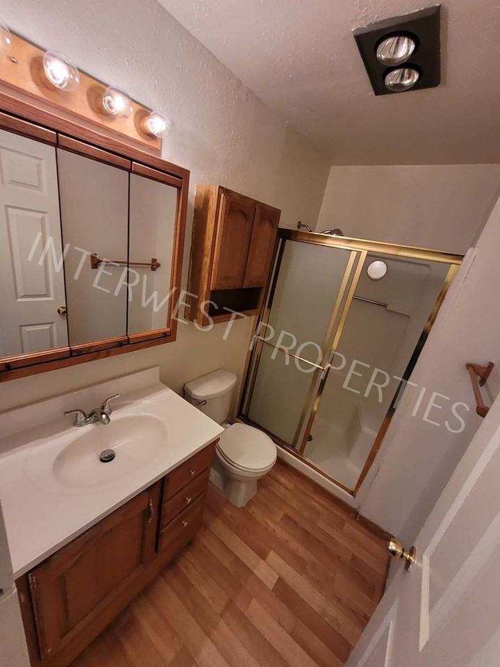 16045 Swan Ave - Photo 6 of 15