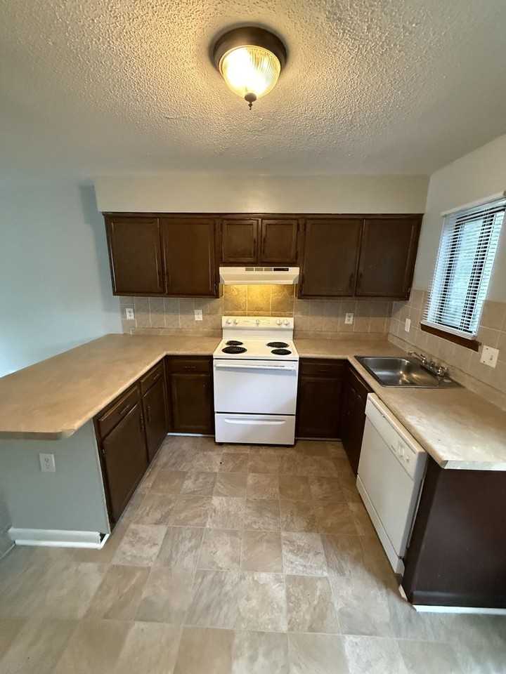 4554 N New Hope Rd - Photo 3 of 10
