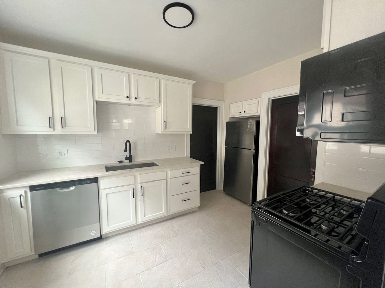 2068 Waterbury Rd - Photo 3 of 28