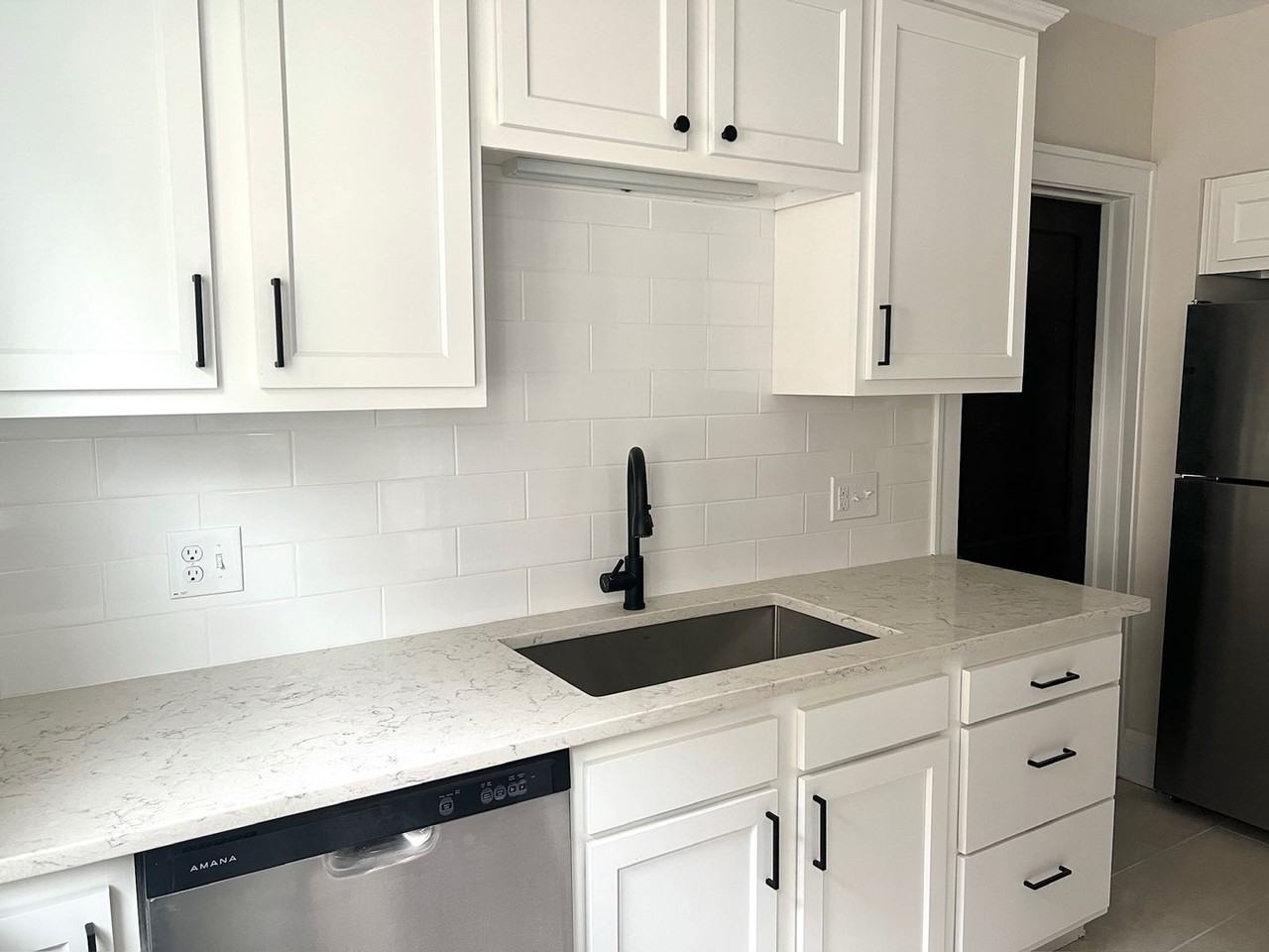 2068 Waterbury Rd - Photo 4 of 28