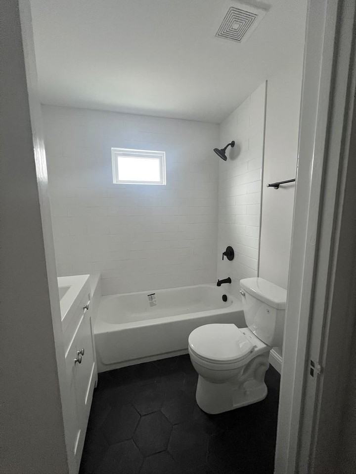 2068 Waterbury Rd - Photo 6 of 28