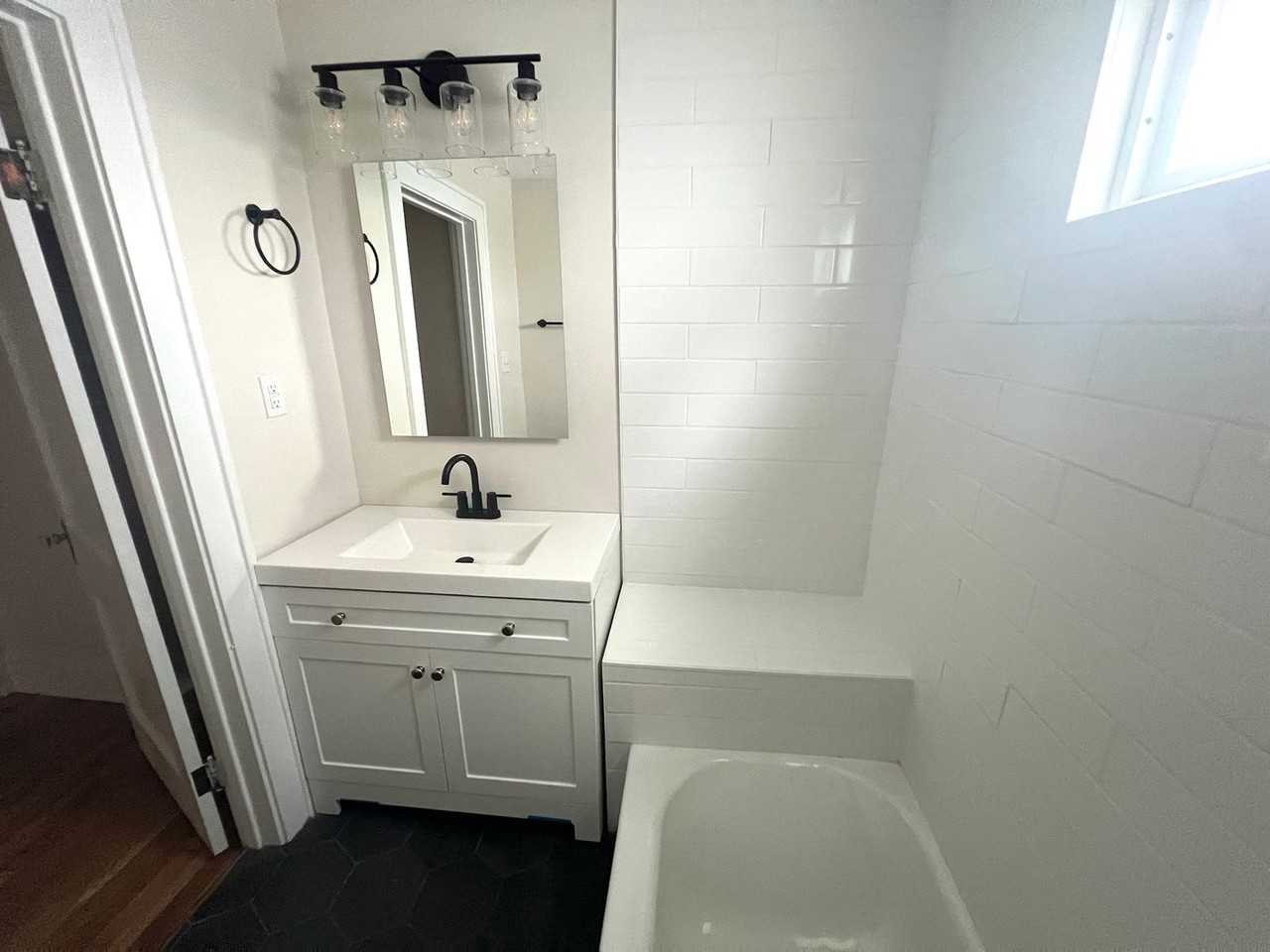 2068 Waterbury Rd - Photo 7 of 28
