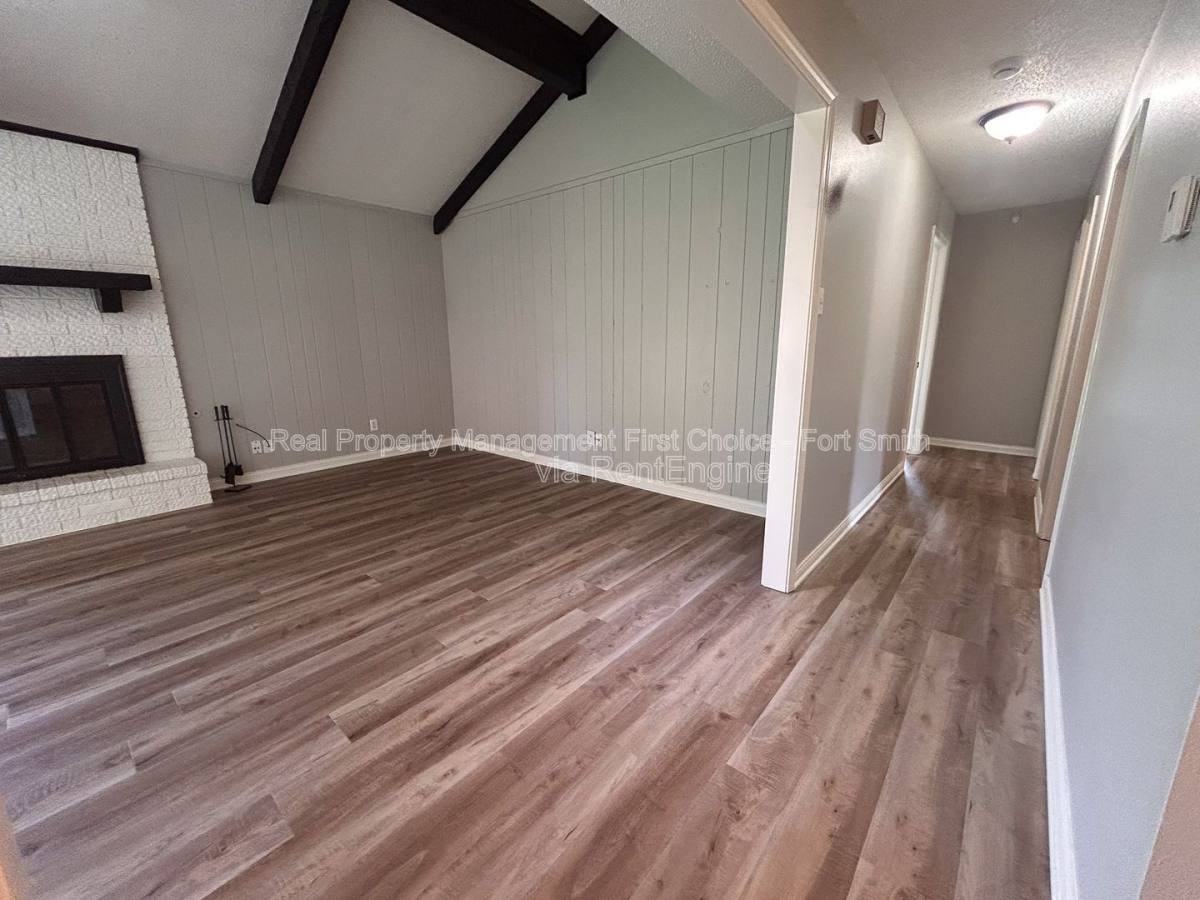 1406 Strozier Ct - Photo 2 of 10