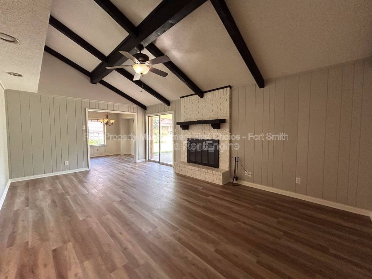 1406 Strozier Ct - Photo 3 of 10