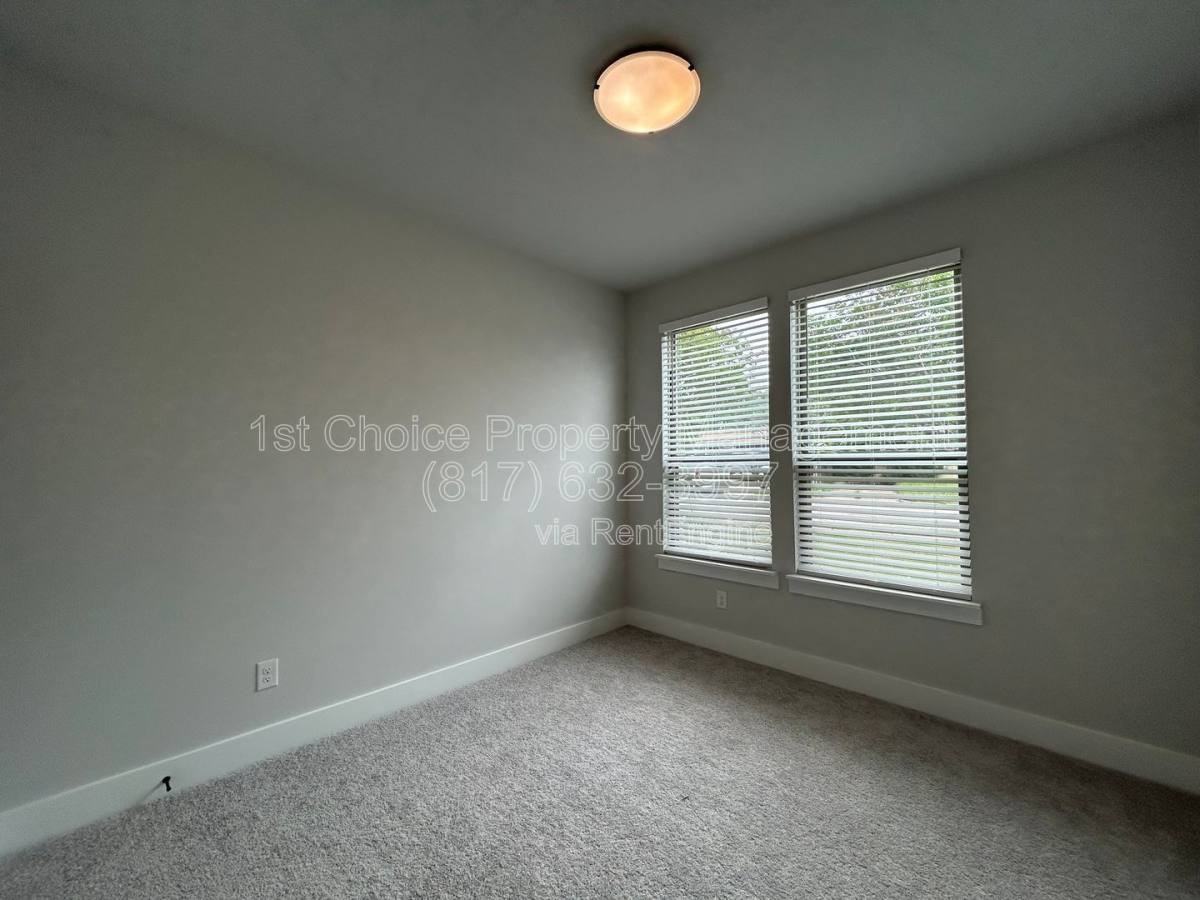 1609 Sharon St - Photo 2 of 10