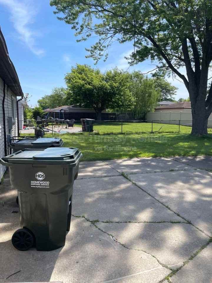 3900 171st St - Photo 2 of 10