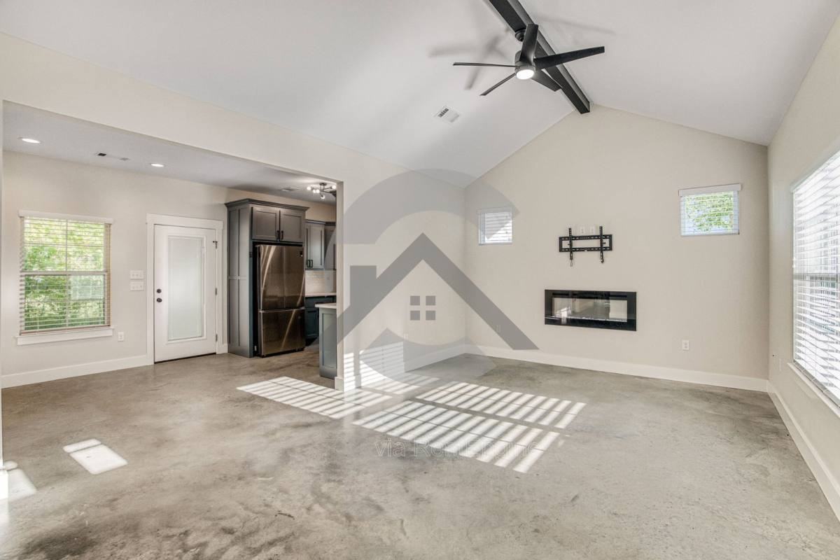516 Ash St - Photo 3 of 10