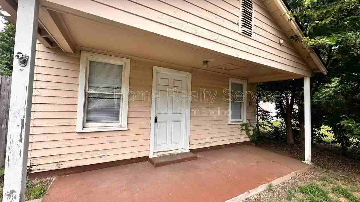 2533 1 2 NW - Photo 2 of 10