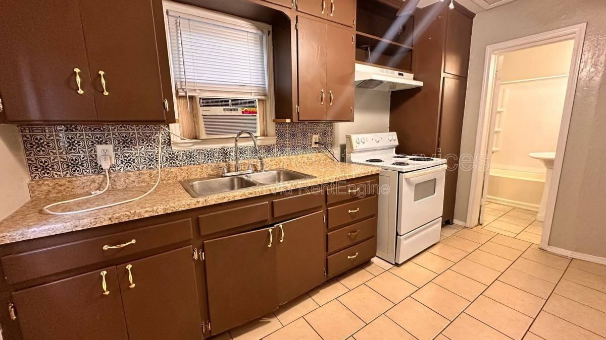 2533 1 2 NW - Photo 5 of 10
