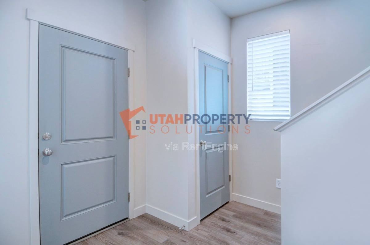 1025 W 400 S - Photo 3 of 10