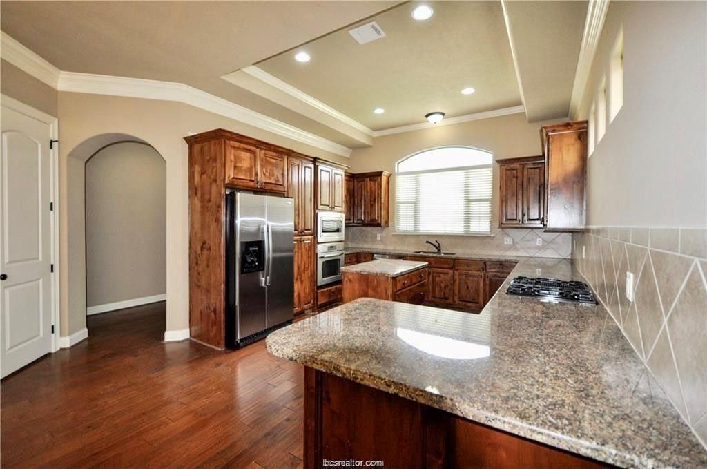 15615 Wood Brook Ln - Photo 3 of 11