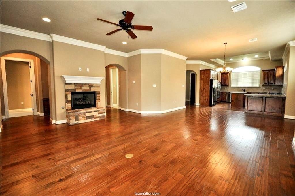 15615 Wood Brook Ln - Photo 4 of 11