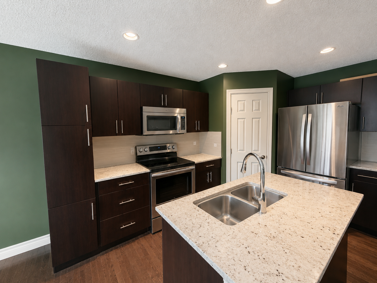104 3 Ave Sw - Photo 4 of 16