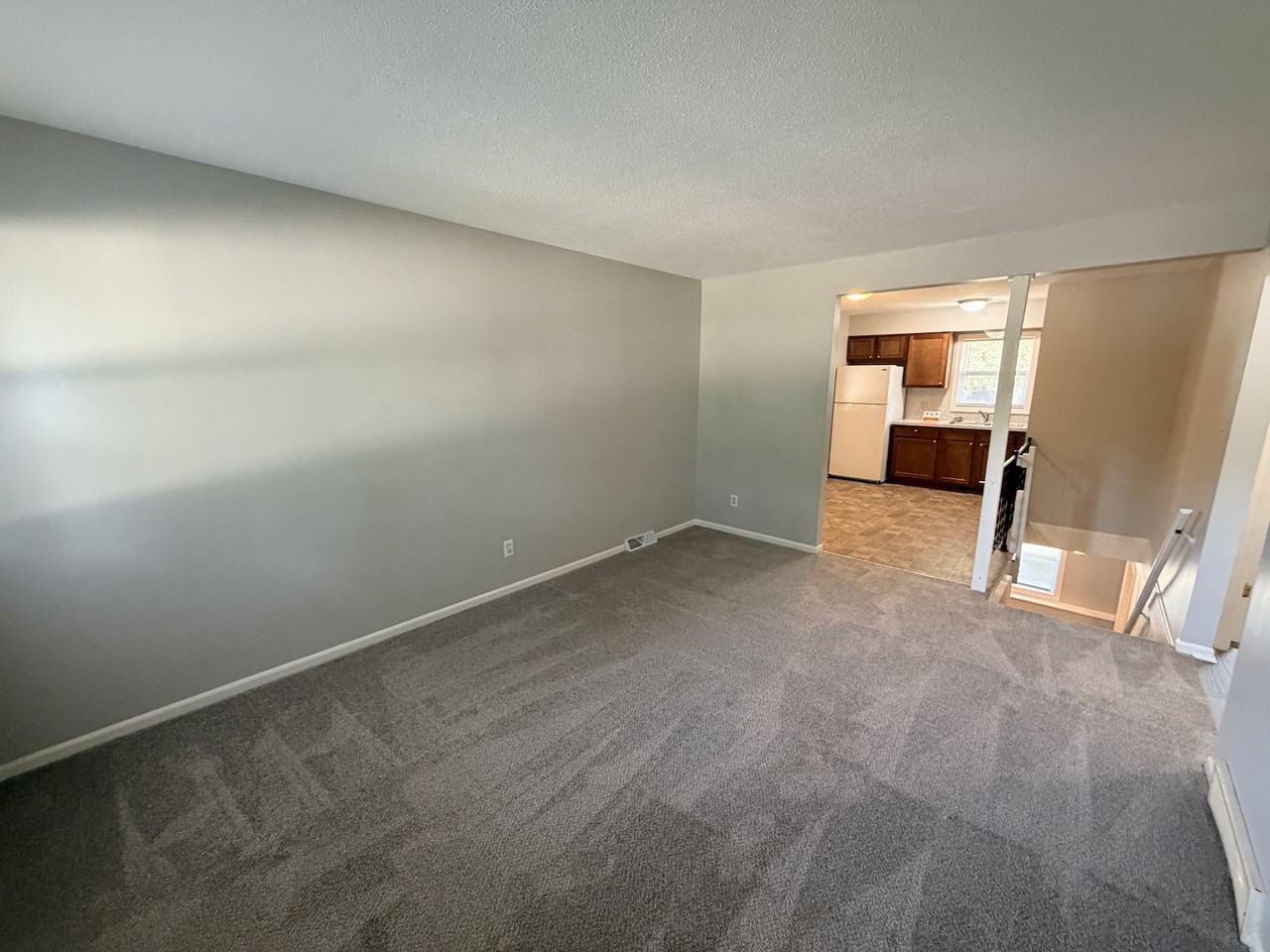 6485 Henry St - Photo 2 of 27