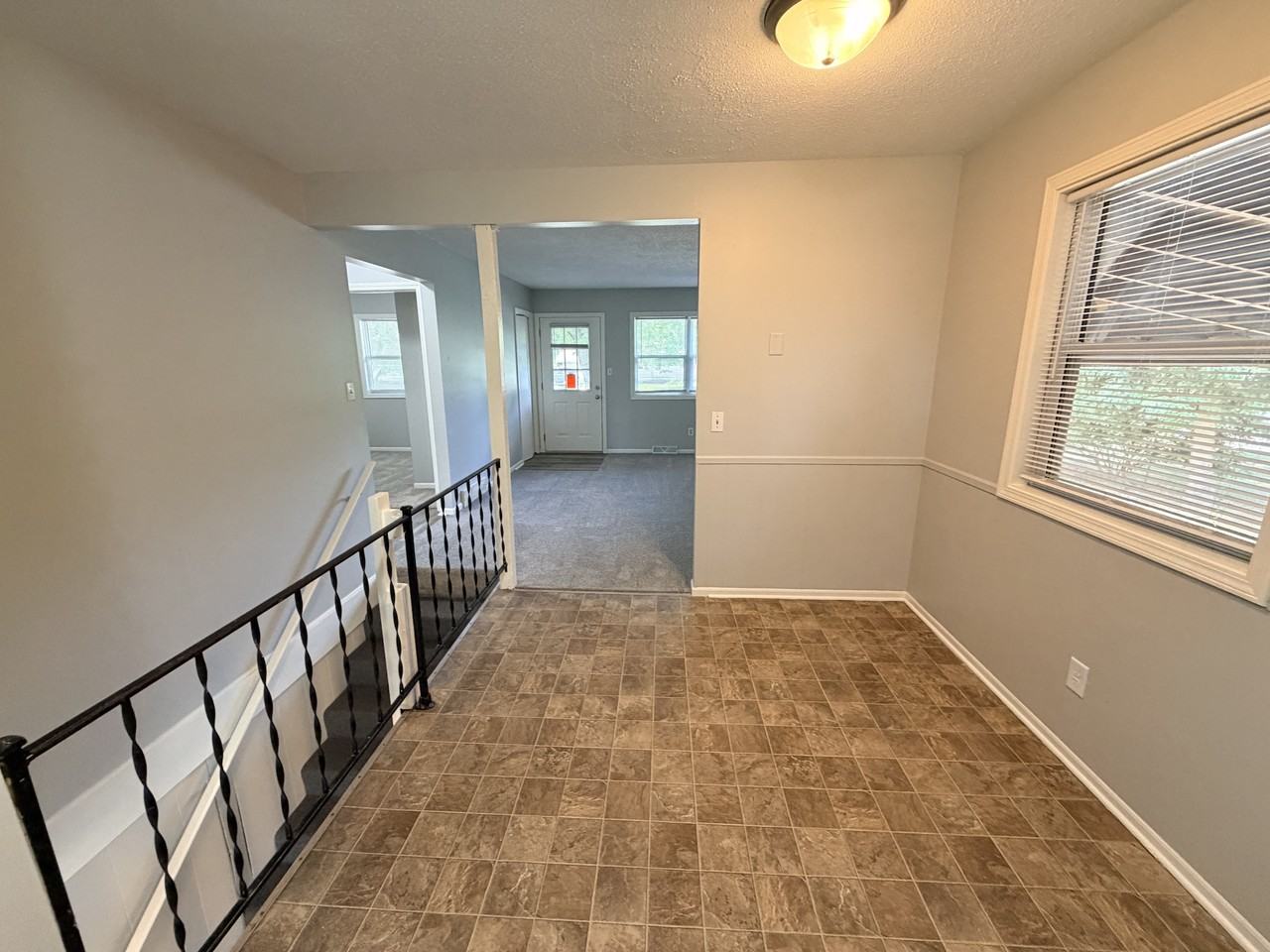 6485 Henry St - Photo 7 of 27