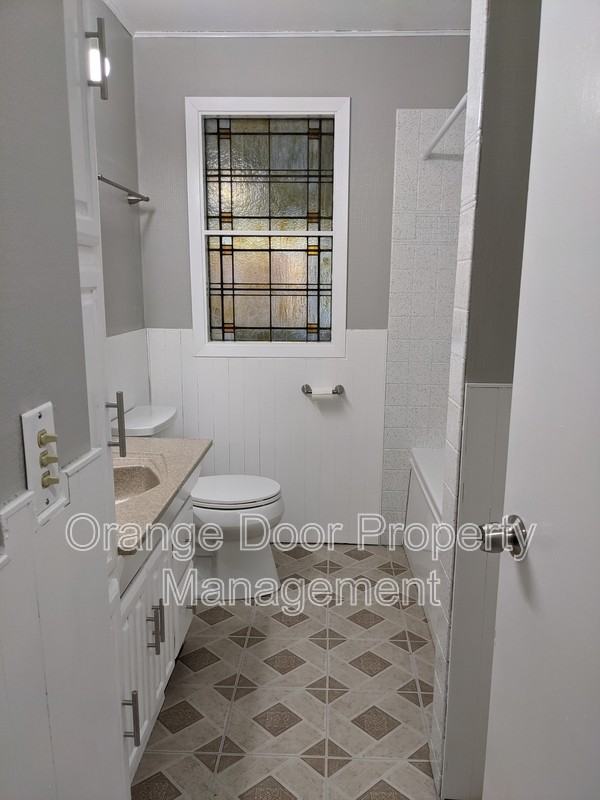 1611 Wheeler St S #1 - Photo 4 of 10
