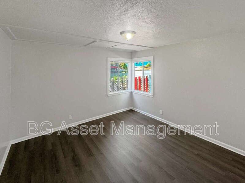150 Marina Way - Photo 3 of 14