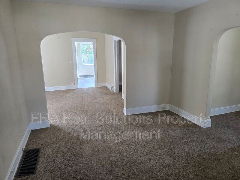 2609 Hood Ave Lowr - Photo 3 of 13