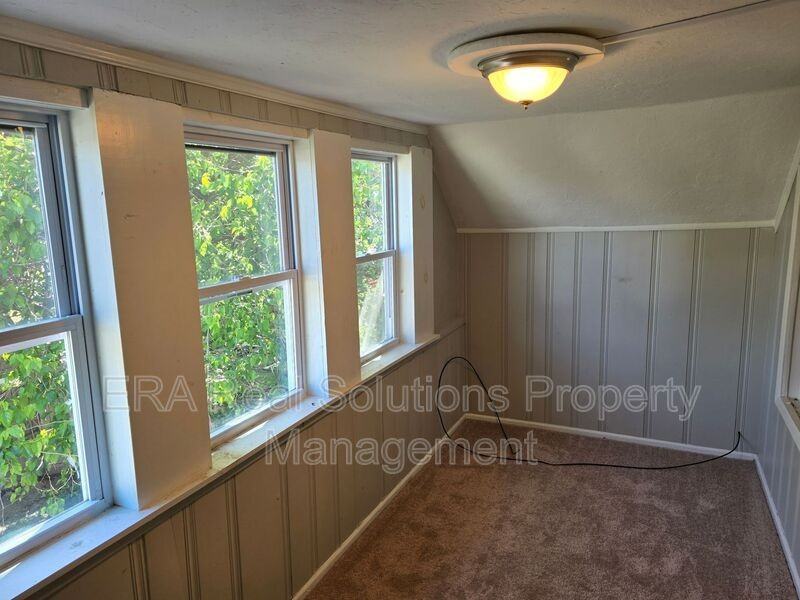3607 Sackett Ave #3 - Photo 3 of 14