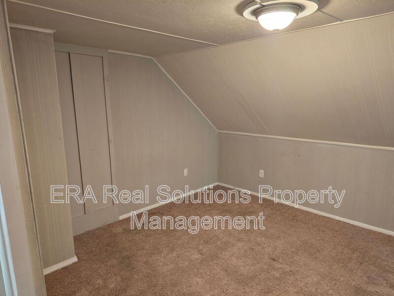 3607 Sackett Ave #3 - Photo 6 of 14
