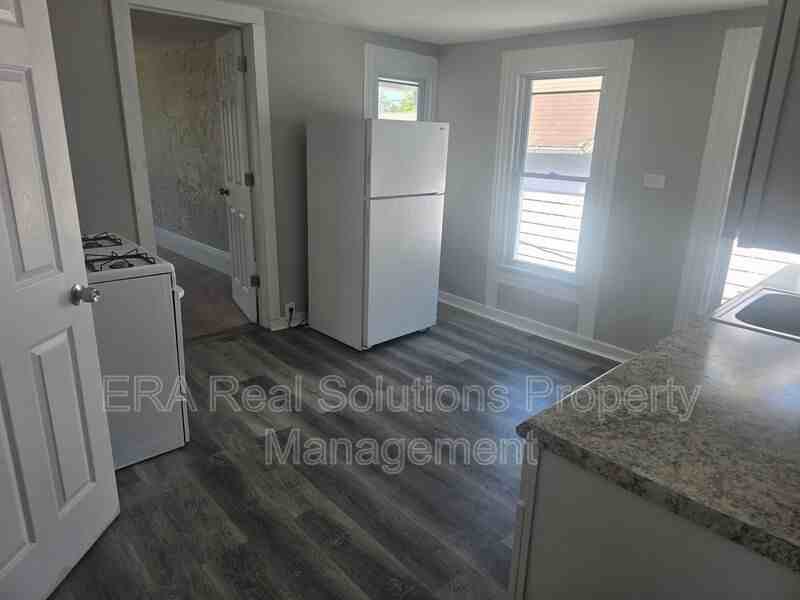 3607 Sackett Ave #2 - Photo 3 of 10