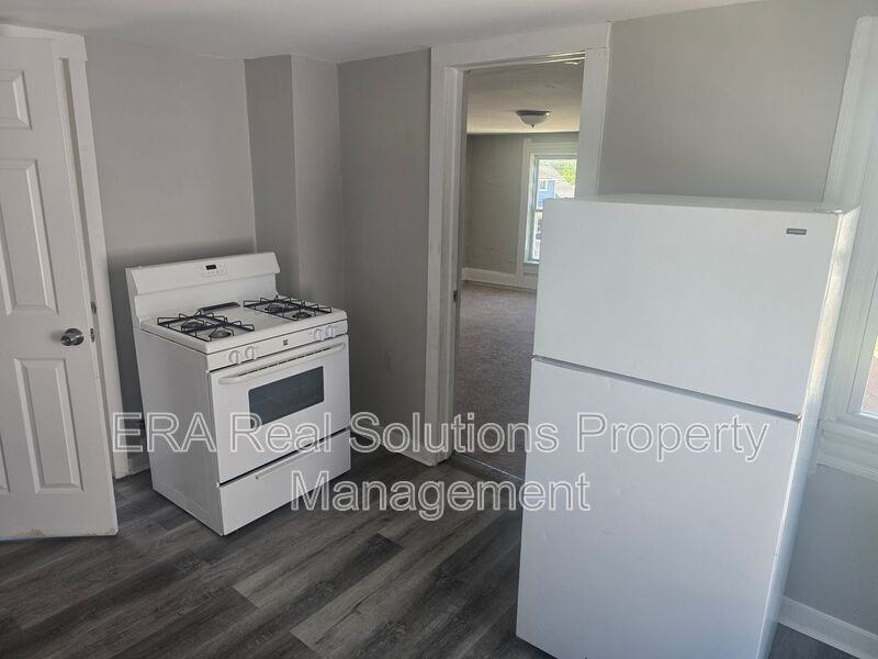 3607 Sackett Ave #2 - Photo 6 of 10