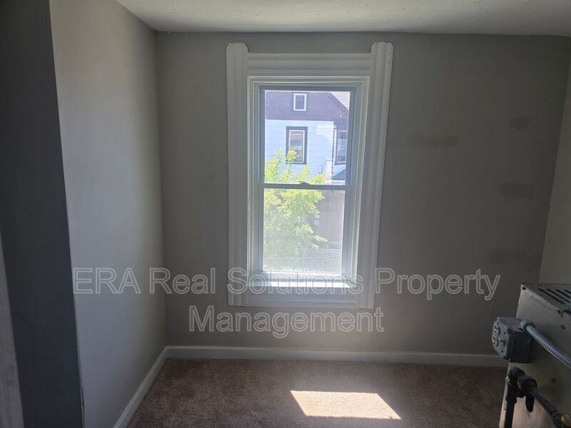 3607 Sackett Ave #2 - Photo 7 of 10