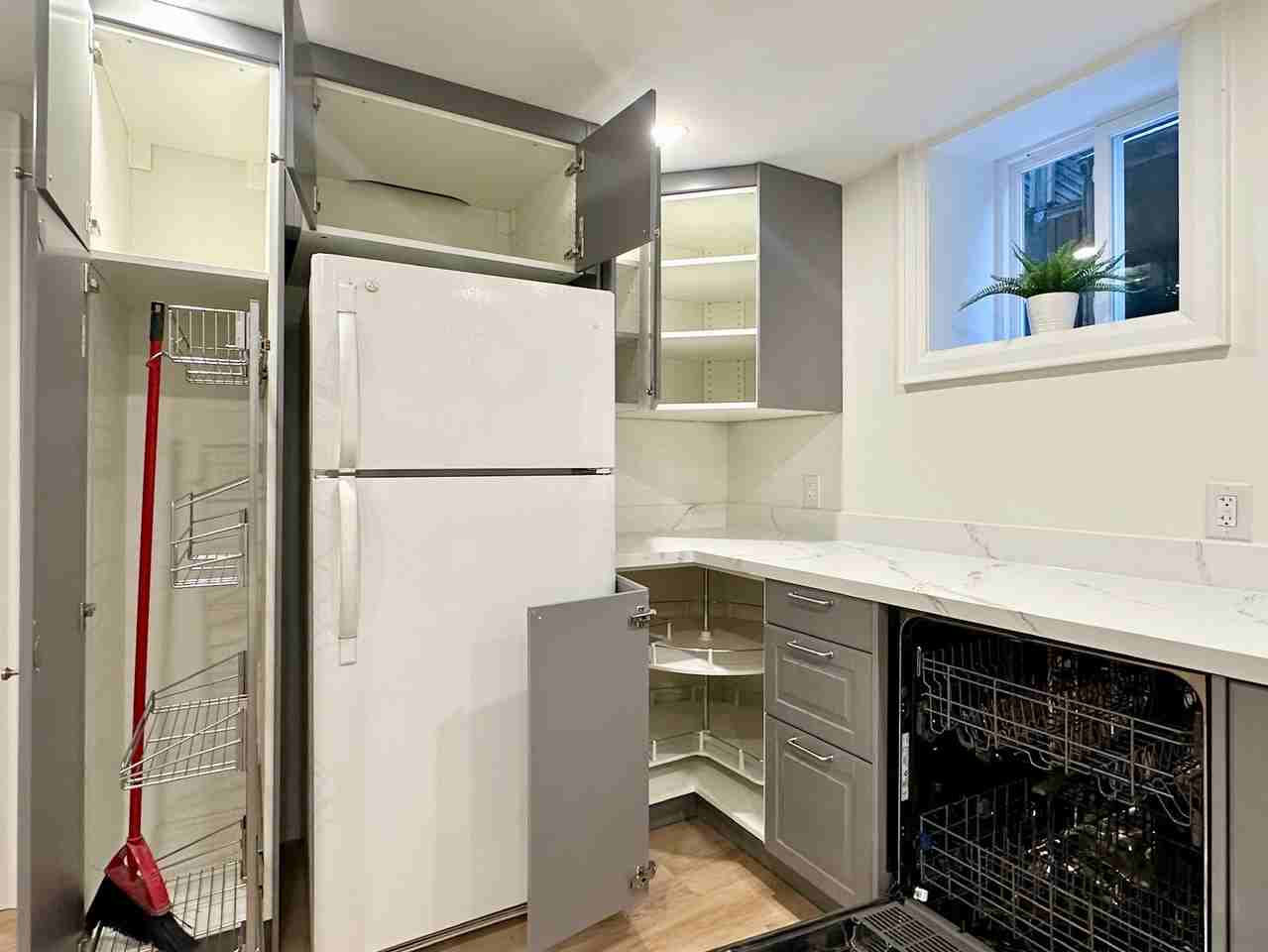 272 High Park Ave - Photo 4 of 23