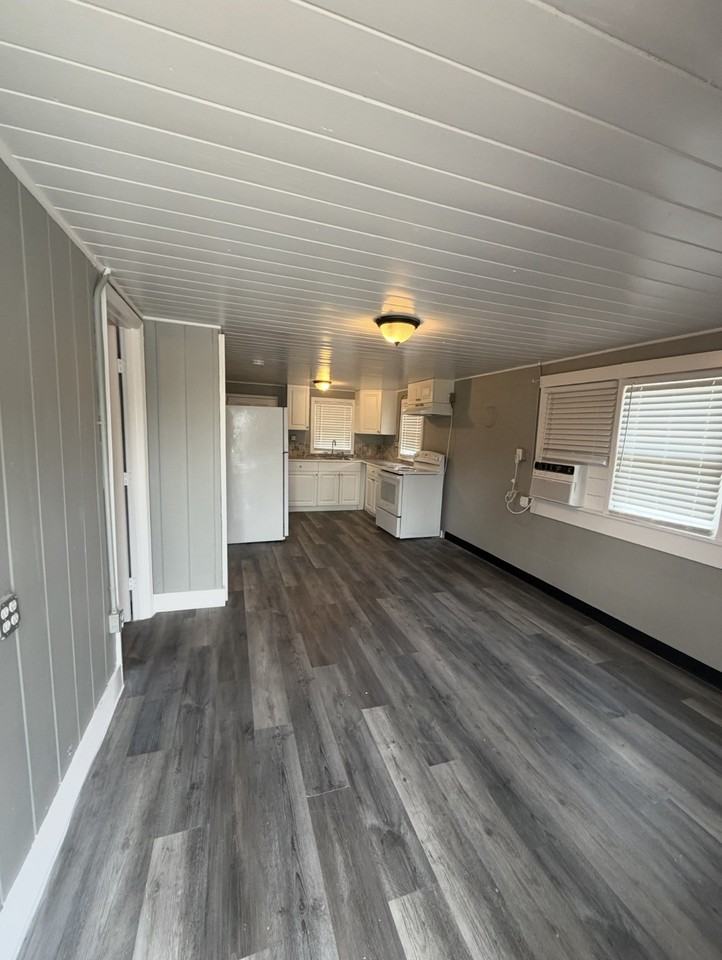 246 Ne Trinity Pl #101 - Photo 2 of 9