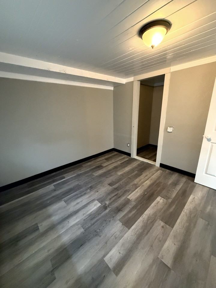 246 Ne Trinity Pl #101 - Photo 7 of 9