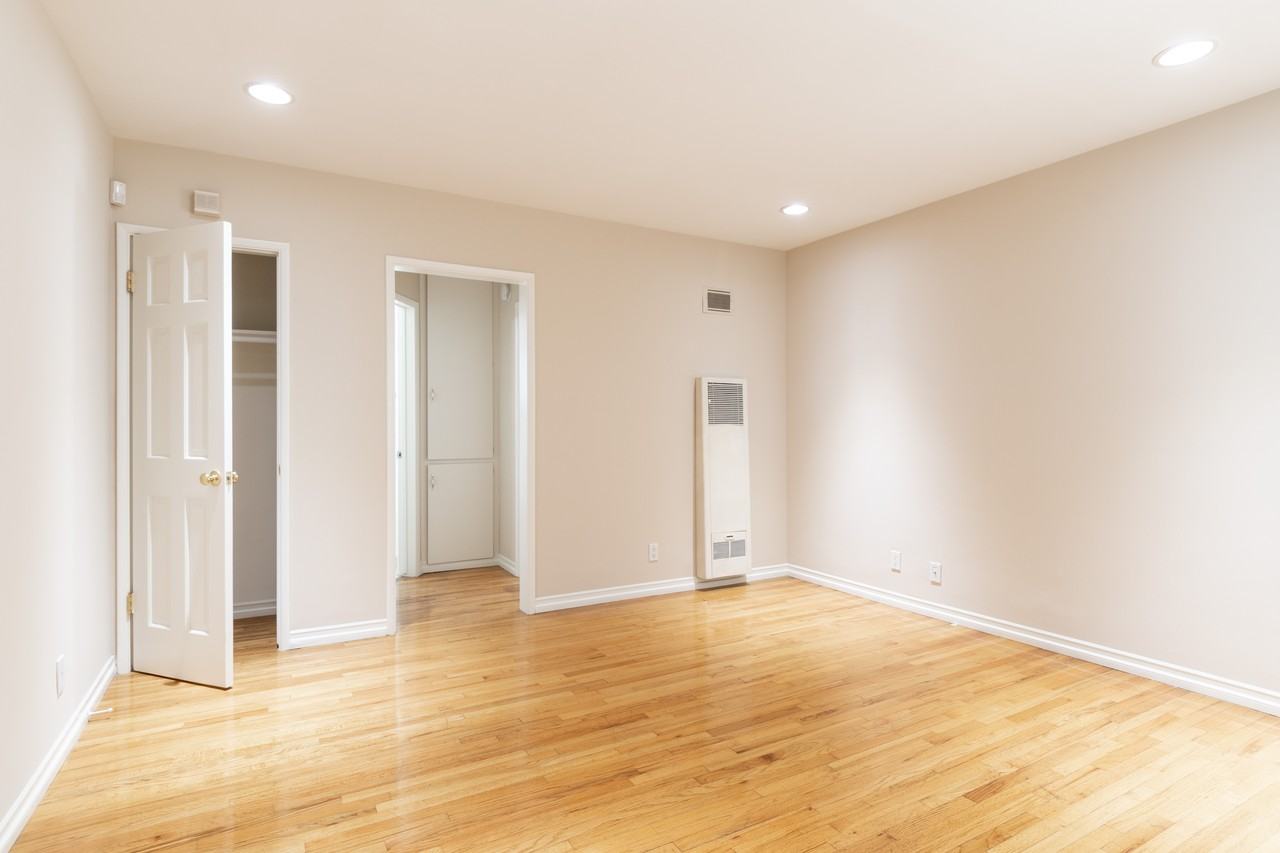 1717 Purdue Ave #4 - Photo 3 of 15
