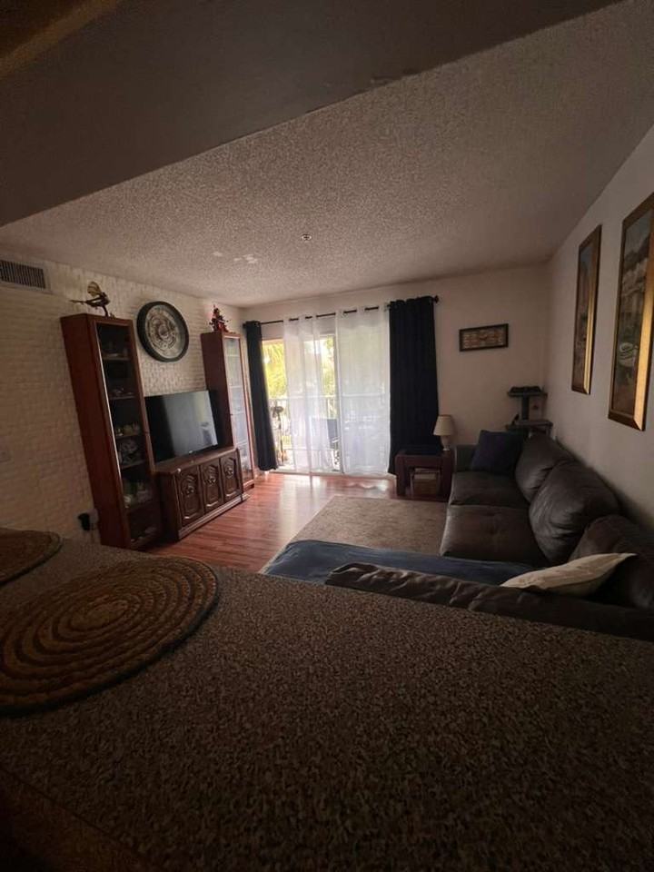 460 S Park Rd #6-304 - Photo 5 of 23