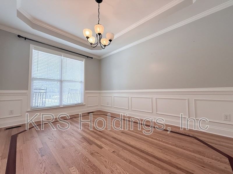 5810 Spring Glen Ln - Photo 5 of 43