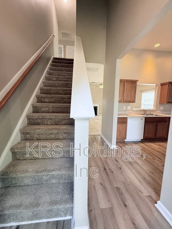 232 N Honey Springs Ave - Photo 3 of 25
