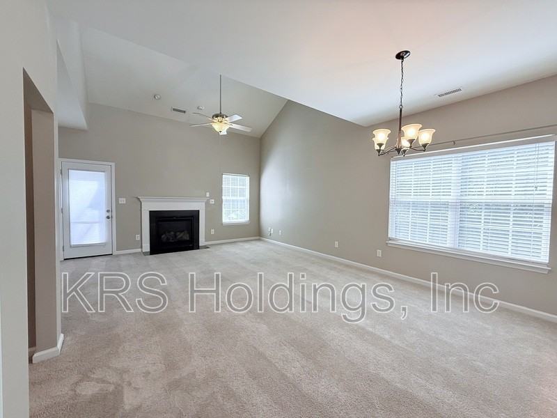 232 N Honey Springs Ave - Photo 5 of 25