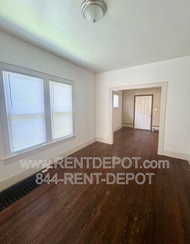 1004 N Governor St - Photo 3 of 8